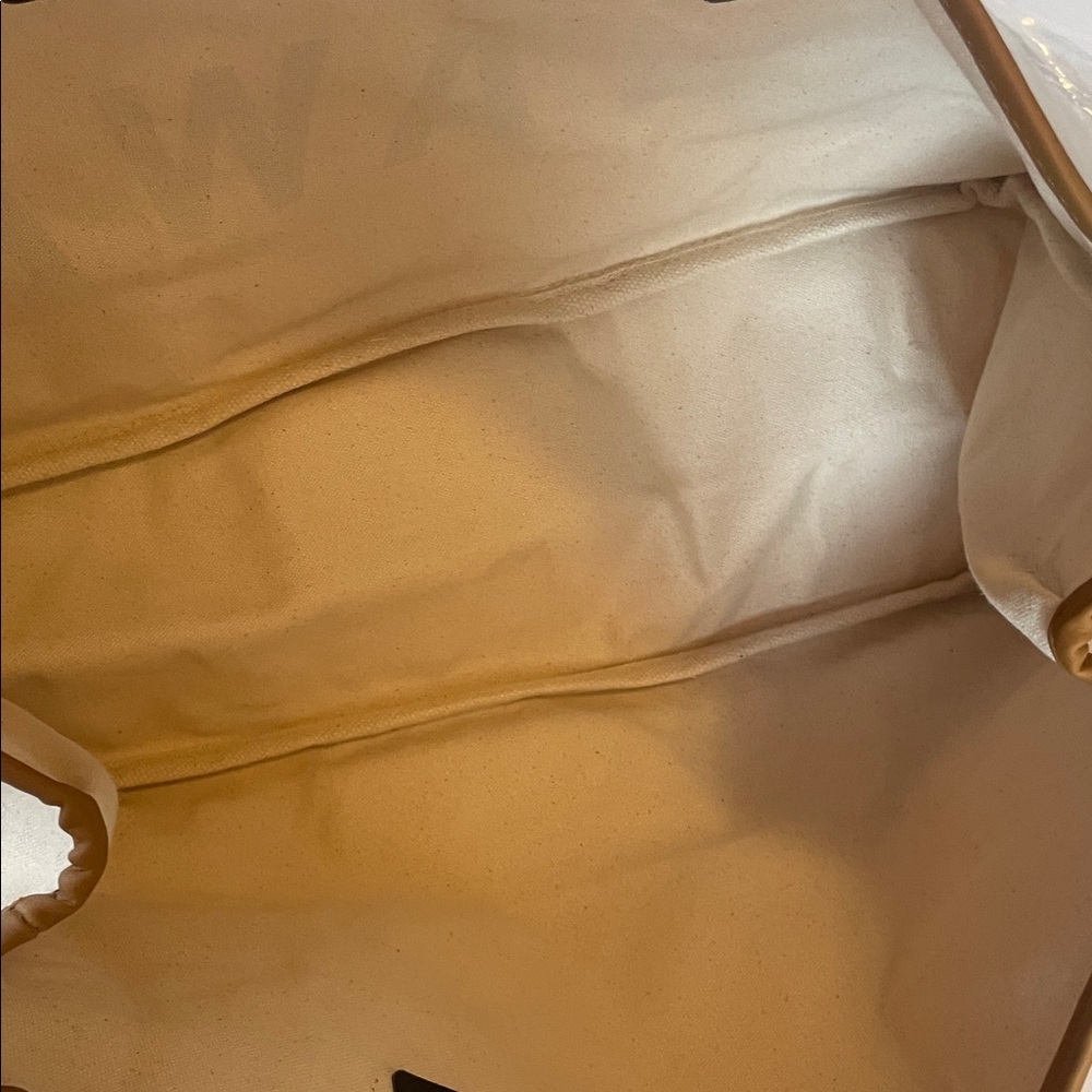 Elegant Cream and Black Getaway Travel Bag - Picture 5 of 6